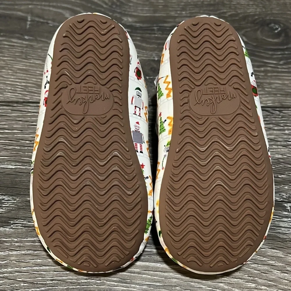 Baby girl Monkey Feet Christmas shoes NWOT size 12-18 months